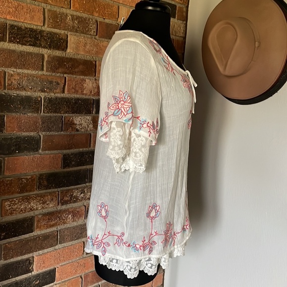 Monoreno White Blouse with Pink and Blue Embroidery - Picture 3 of 4